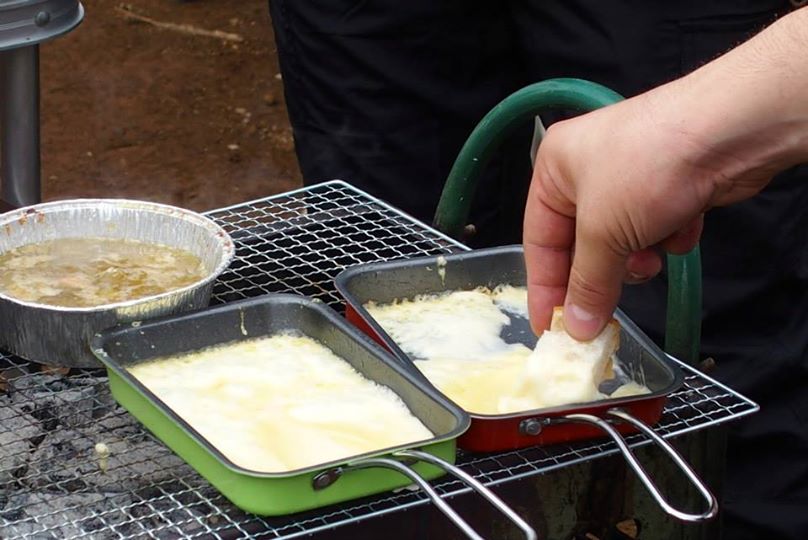 BBQでラクレットチーズグリルを食べるなら、バットを使えばいつまでも熱々とろとろ！ | 茅ヶ崎に風が吹いてく。